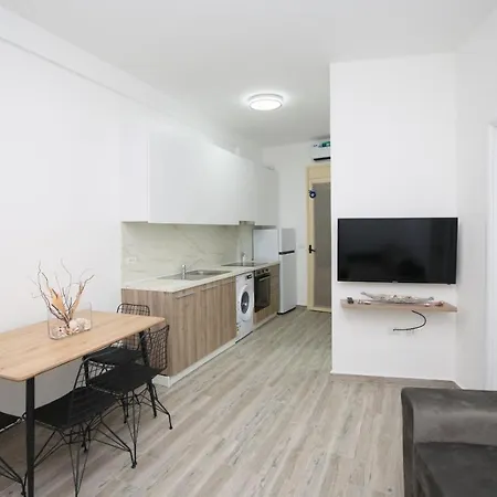 Pearl Apartment *